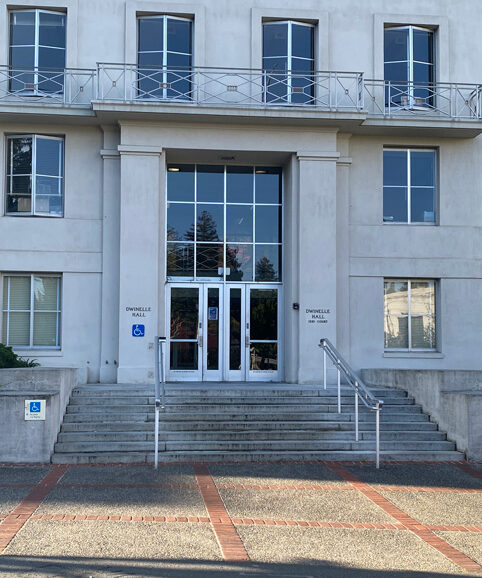 Picture of the entrance to Dwinelle Hall
